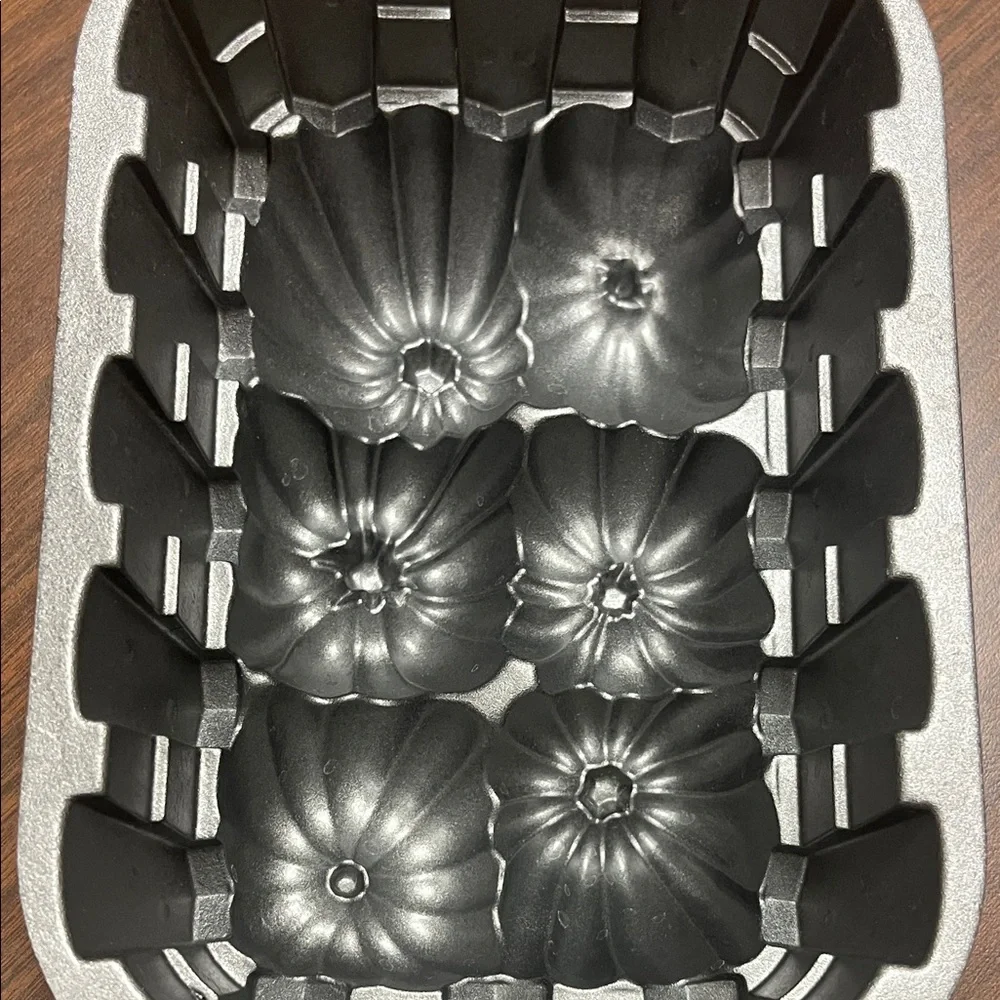 Nordic Ware Pumpkin‎ Patch Loaf Pan